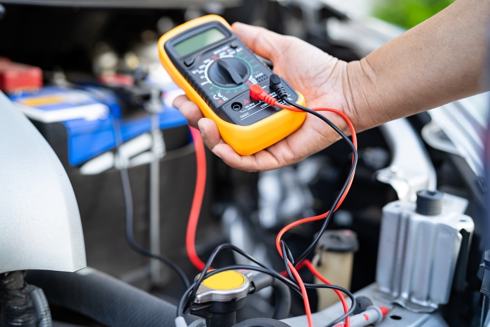 Mobile mechanic performing diagnostics on a car engine in Los Angeles